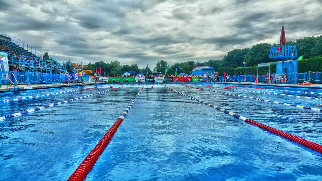 Basen 50 metrowy Chwiałka podczas zawodów triathlonowych (fot. Bartosz Jasiński)