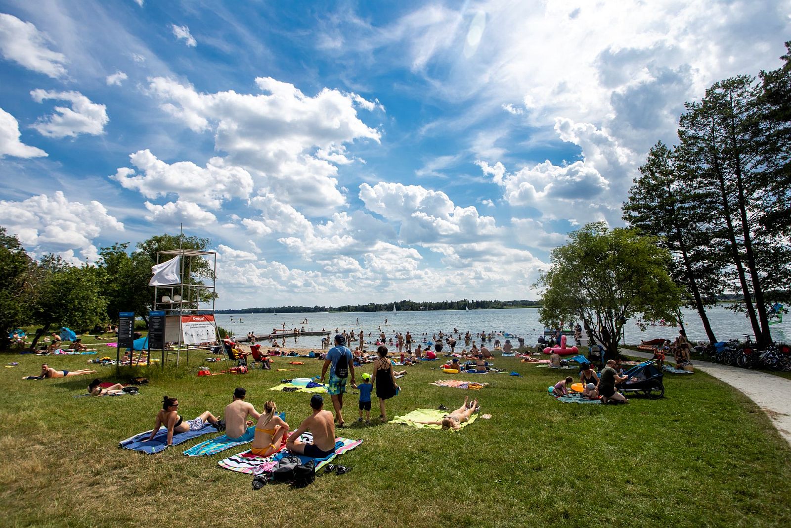 Kiekrz - ludzie na plaży (fot. Adam Ciereszko)