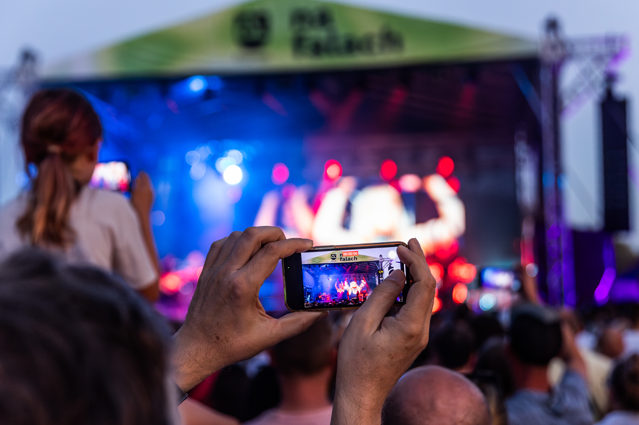 Telefon nagrywający koncert #NaFalach