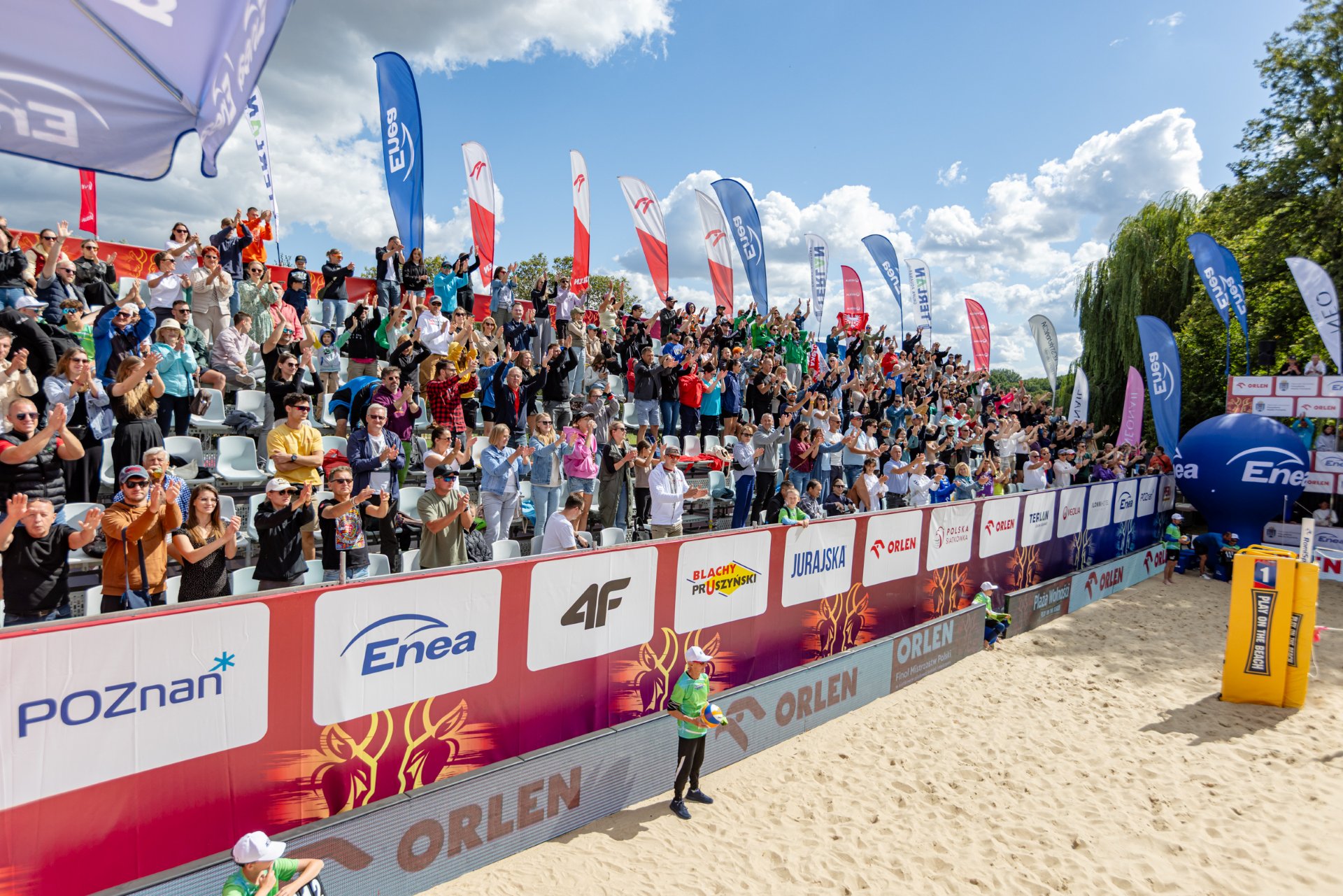 siatkarze rywalizujący w Orlen Finale Mistrzostw Polski walczą o kolejny punkt na boisku nad Jeziorem Rusałka.