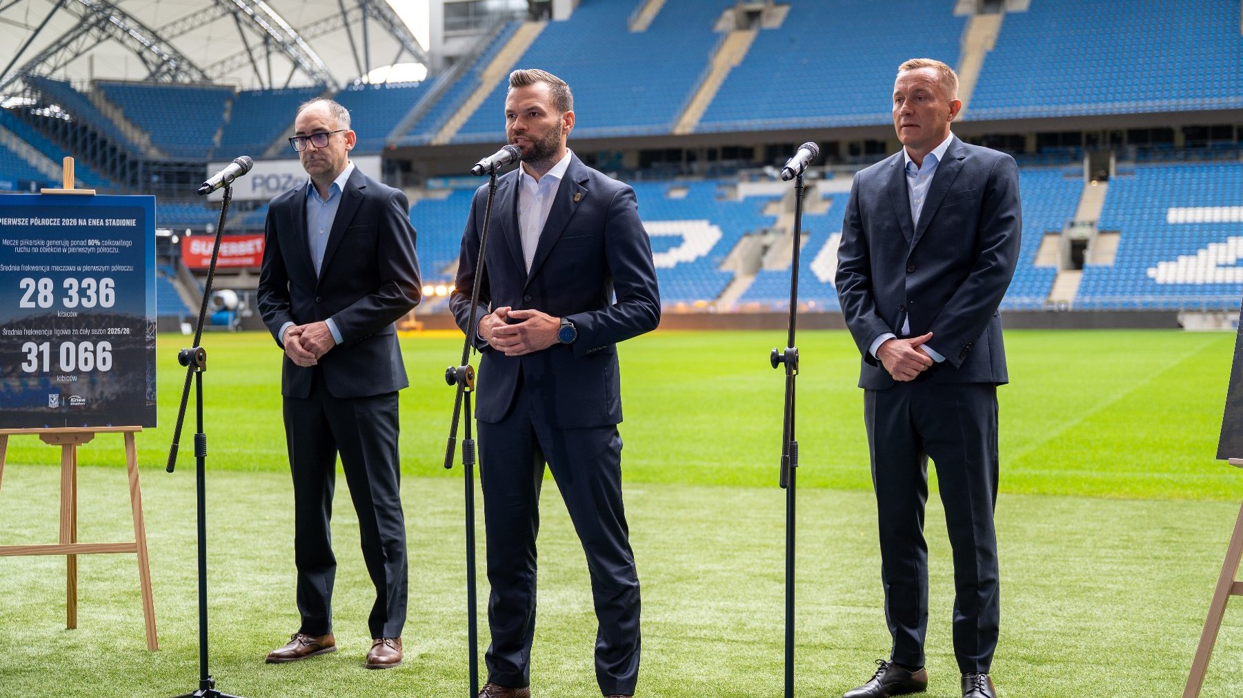 Wiceprezydent Poznania Marcin Gołek podczas konferencji prasowej na Enea Stadionie