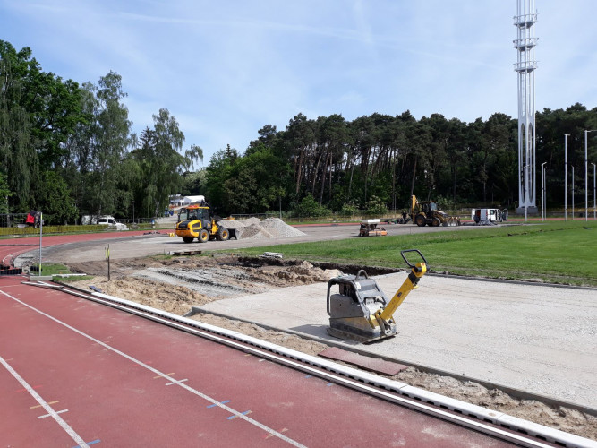 Maszyny na stadionie lekkoatletycznym