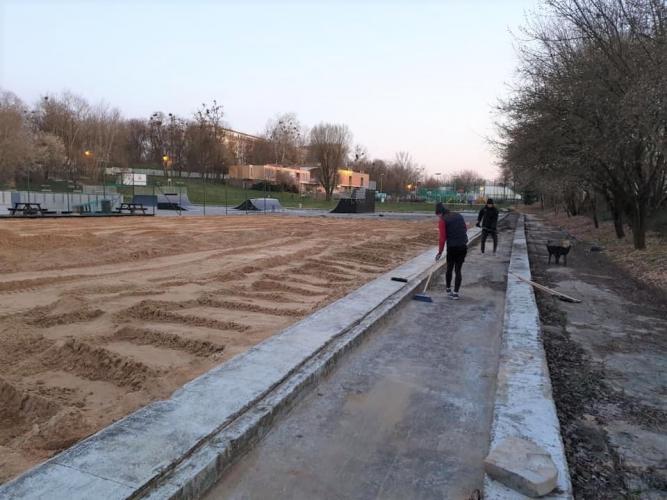 Boiska do siatkówki plażowej, przygotowania do sezonu (fot. PROSKOS)