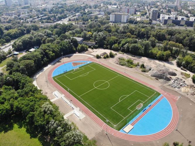 Boisko ze sztuczną nawierzchnią Golęcin - ujęcie z drona (fot. PIM)