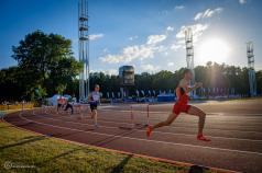 Stadion Golęcin - biegacze na wirażu