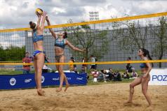 Chwiałka Volley - turniej żeński - siatkarki przy siatce (fot. B. Guziałek)