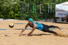 Chwiałka Volley (3) Rataje - siatkarz odbija piłkę (fot. P. Rychter)