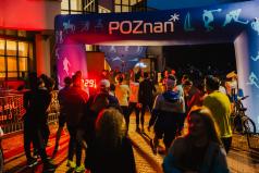 Uczestnicy biegu w trakcie konferencji