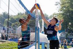 Rywalizacja-siatkarzy-podczas-Chwiaki-Volley-2025