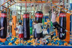 dziecibawisiwparkutrampolin