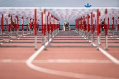 Potkilekkoatletyczneustawionedokonkurencjibiegowej
