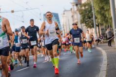 25-PM-biegacze-na-trasie-maratonu-1