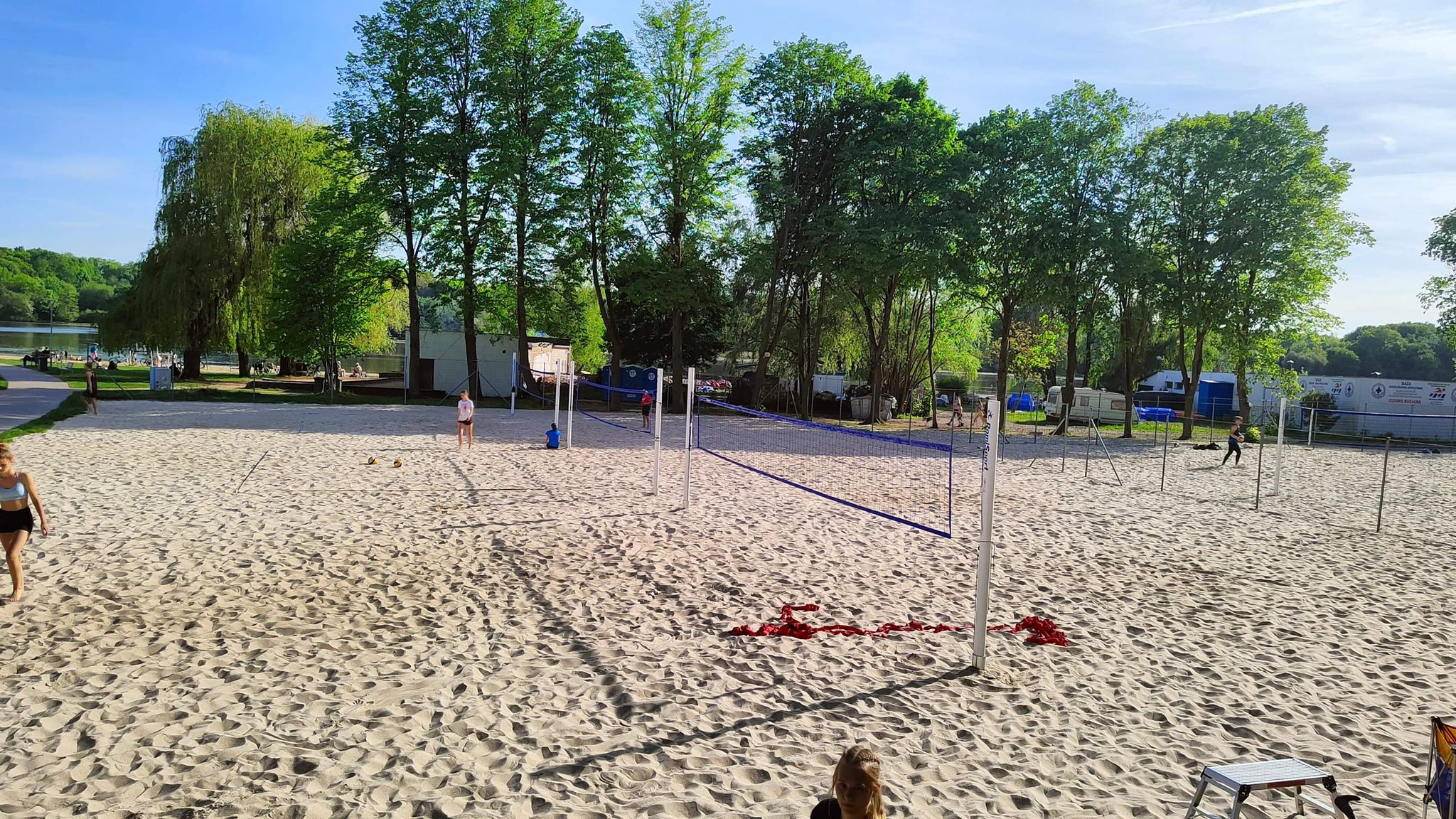 Boiska do siatkówki plażowej nad Rusałką