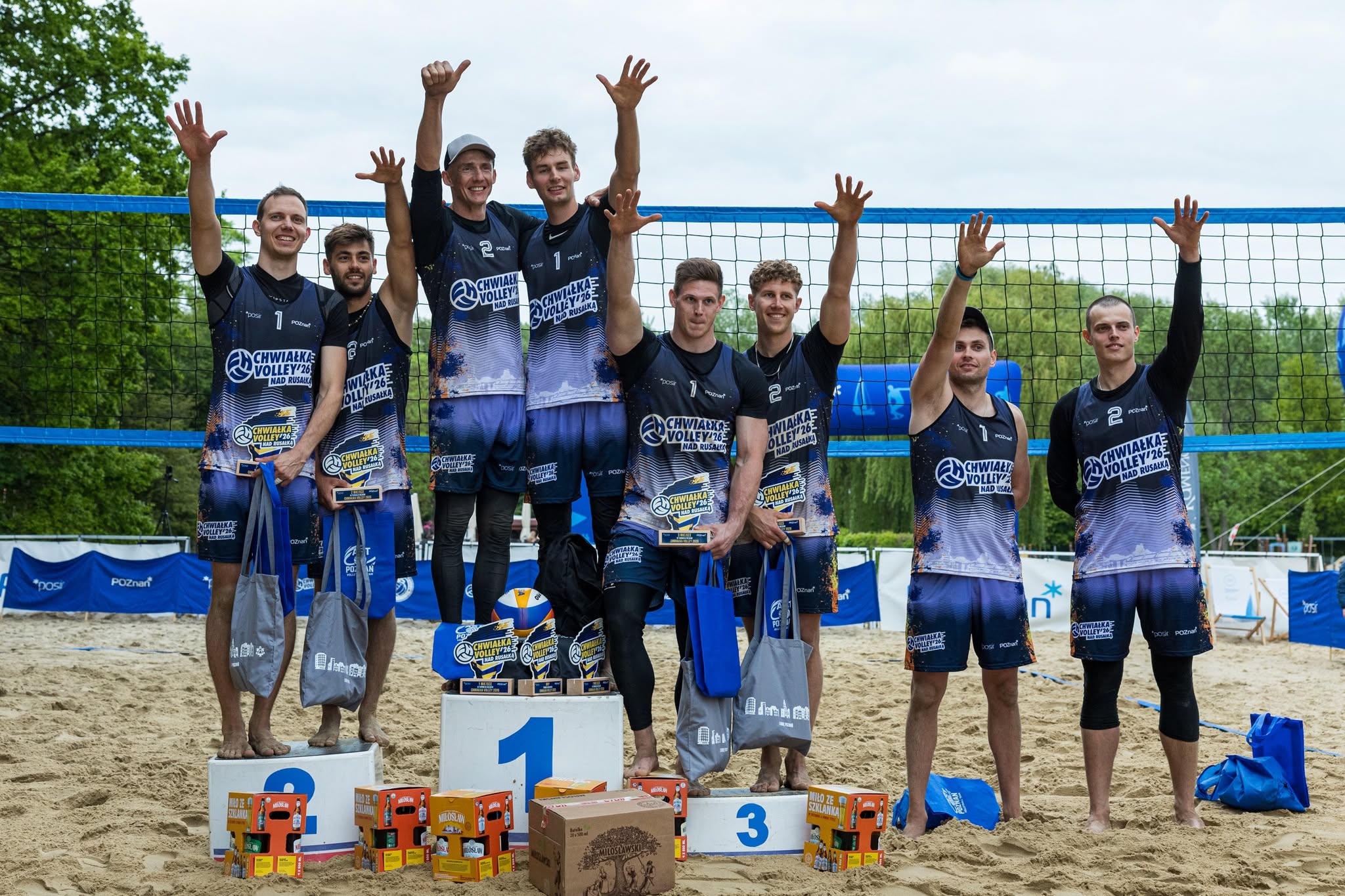 Zwycięzcy Chwiałka Volley na podiumjpg